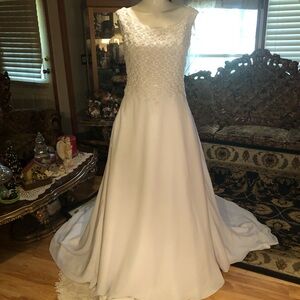 Stylish And Classy White Wedding Dress S12 Including A Veil